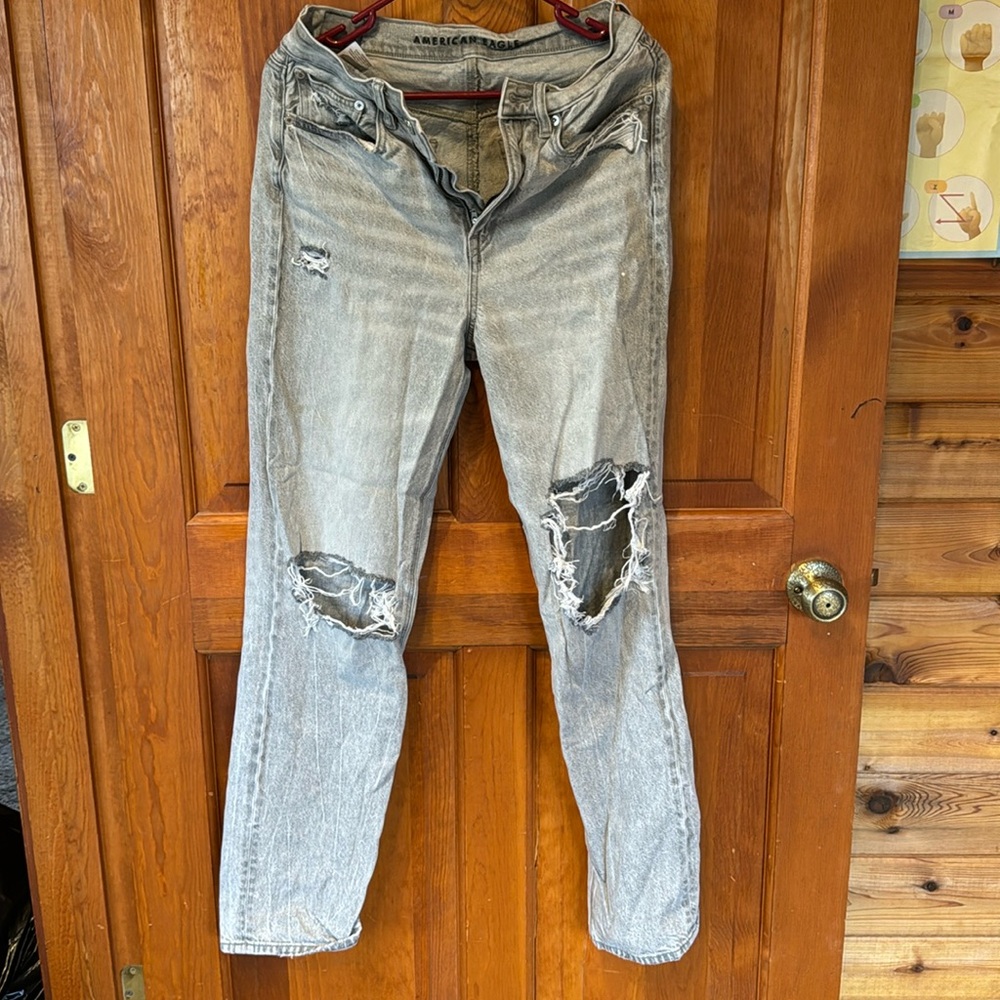 American eagle 90’s boyfriend jeans. Size 6 long
